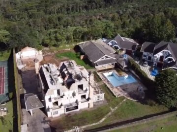 Casa Alto Padrão - Venda - Alto do Capivari - Campos do Jordão - SP